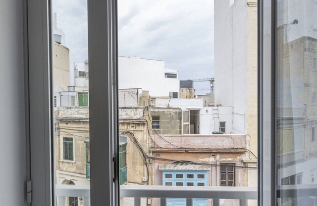 Gzira Suite 7-Hosted by Sweetstay
