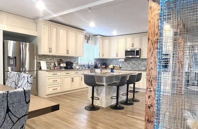 H & J Home for All with a Pool