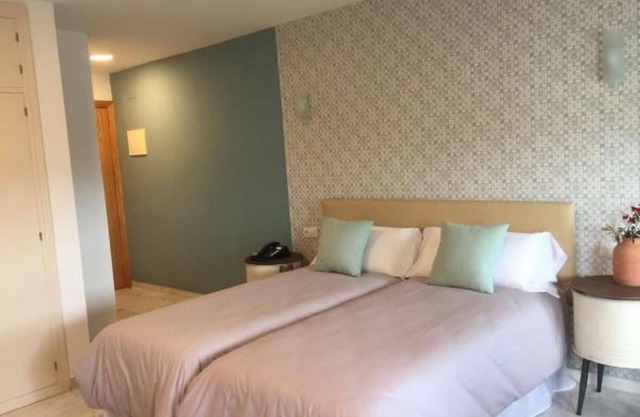 H. Triple Nomads - One Room Hotel, Sleeps 3