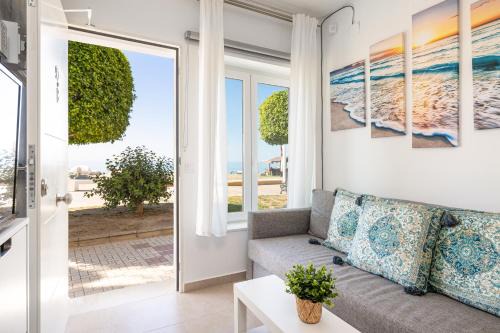 H2La Cala del Moral Estudio 1ª linea mar en paseo maritimo