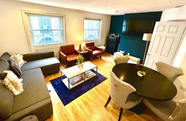 H3: Fantastic Apt - 100m from Piccadilly Circus!!