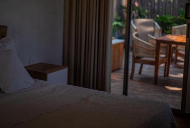 HABITACION TIPO CABAÑA CON BALCON EN ISLA DE TIERRA BOMBA CON DESAYUNO AIRE ACONDICIONADO Y WIFi