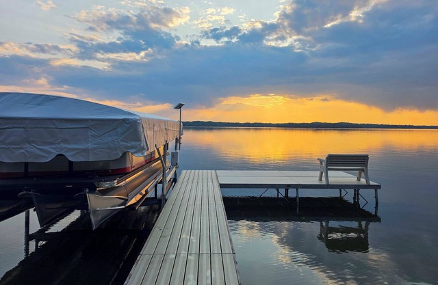 Hackensack Waterfront Retreat on Tenmile Lake