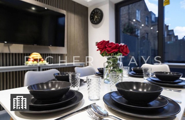 Hackney Suites - Double En-suite Room (B2)