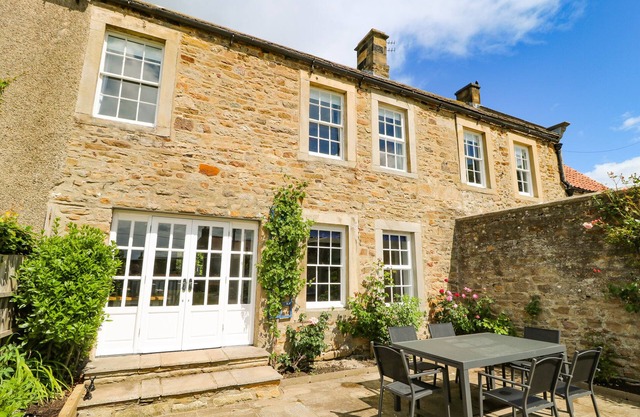 HALL COTTAGE, pet friendly, with open fire in Ovington