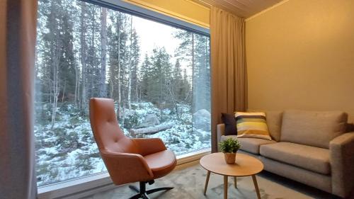 Halla Chalet, Aurora Borealis, ski & lake, free wifi, Vuosseli Resort Ruka