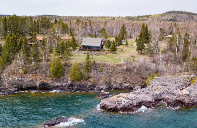HALSNOY HAVEN ON THE NORTH SHORE OF LAKE SUPERIOR. Unreal Lake Superior views!