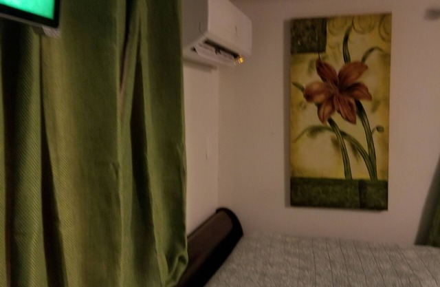 Hamilton's Hideaway Studio M3