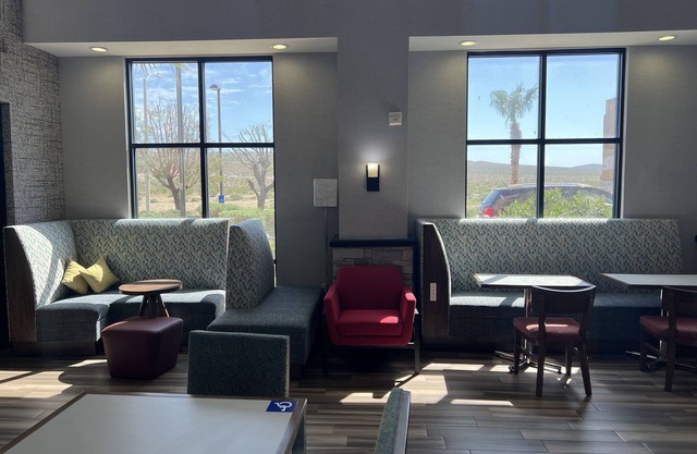 Hampton Inn & Suites Barstow