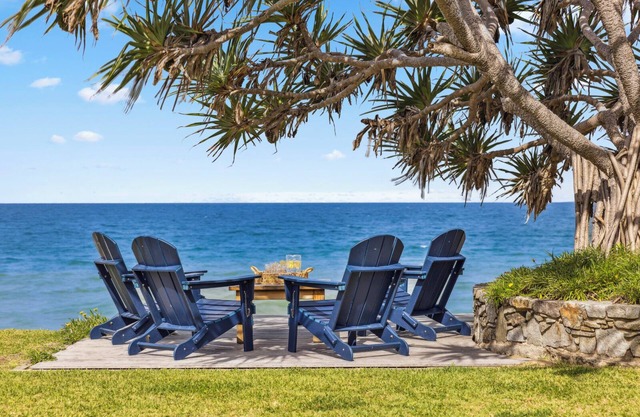 Hampton on the Beach - Absolute Beachfront, Pet-friendly, family beach house