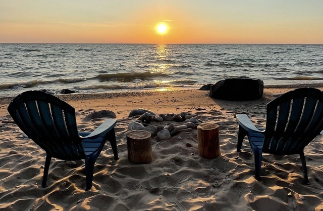 HARBOR SPRINGS 🏖 LAKE MICHIGAN DIRECT WATERFRONT BEACH ⛱ TUNNEL OF TREES M119