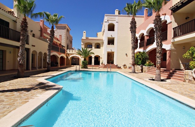 Harbour Lights Duplex - 200m from beach, WiFi, Terrace