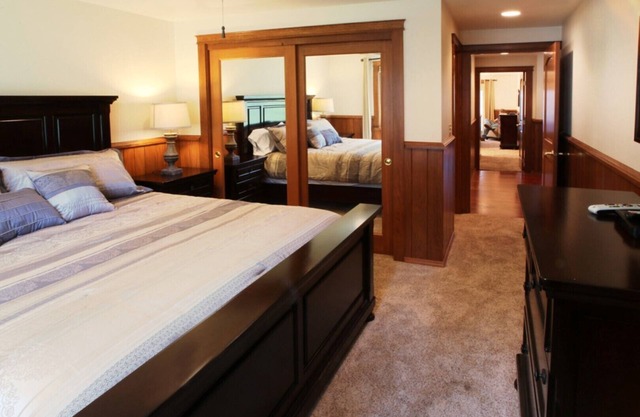 Harriman Springs Resort Cabin 1 - A Vacation House with Accommodations & Views