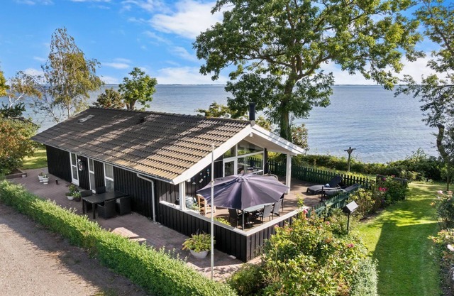 "Harthwik" - 10m from the sea by Interhome