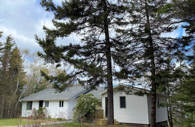 Have it all! Your private beach, restful retreat, 2 miles from Acadia Natl Park