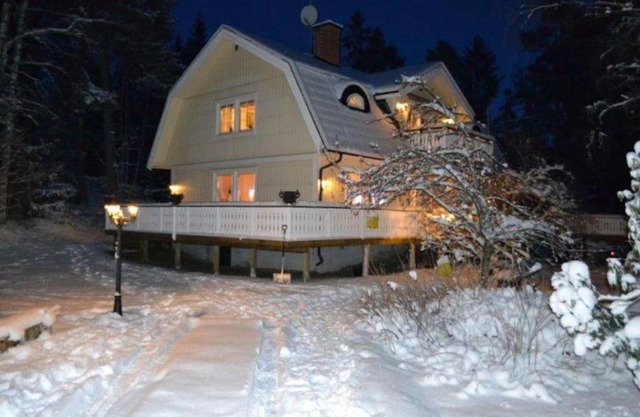 Havsnära Motorbåt 12 Cyklar 18+Beds VedBastu Hav!