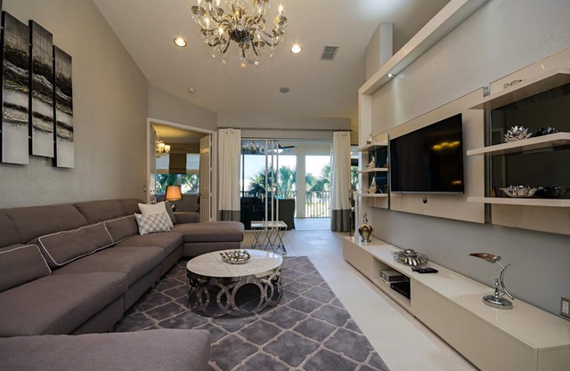 HAWK'S NEST 202 - Luxurious Remodeled Fiddler's Creek Coach Home