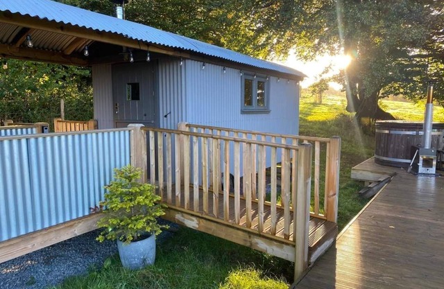 Hawkings Hideaway Knowstone