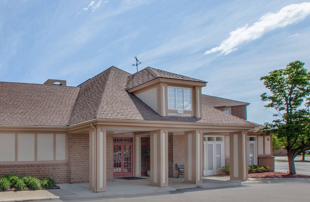 Hawthorn Suites by Wyndham Detroit Warren