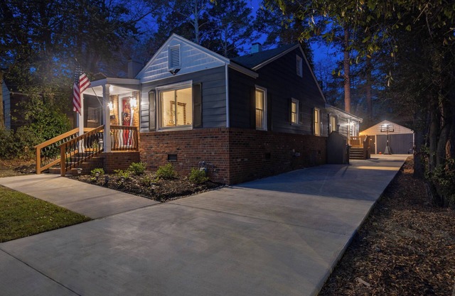 Haymount Movie Room + min. to Downtown & Ft. Bragg & Grad Events Family Friendly