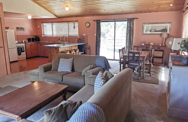Hazards Homestay, a recently refurbished holiday home, 5 minutes drive to town.