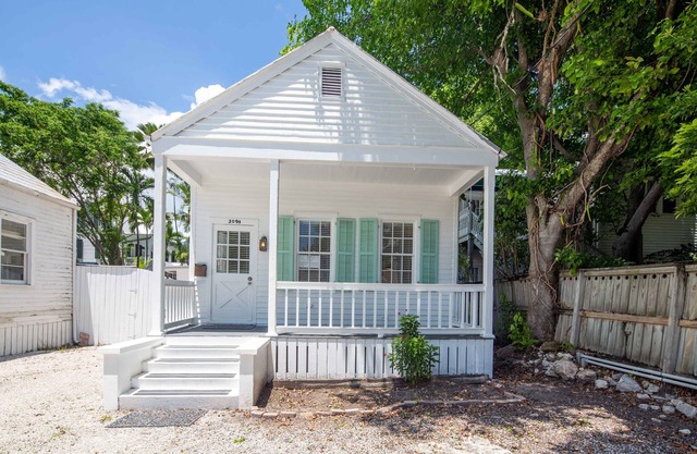 Heart of Downtown Key West Cottage With Off-Street Parking