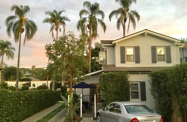 Heart of downtown, luxury furnished, 2 bedroom, 2 bathroom, garage, parking