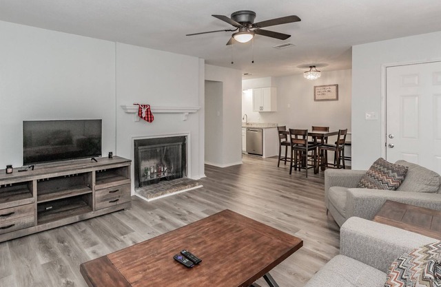 Heart of Grapevine 2 Bedroom 2 Bath