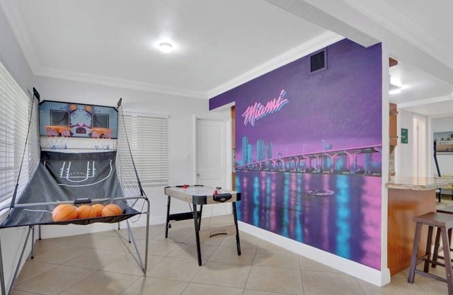 Heart of Miami by 8th Street w/Game Room