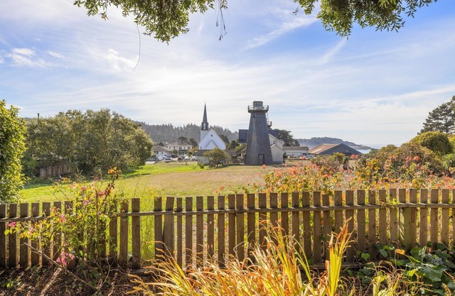 Heart & Soul Home in the Mendocino Village