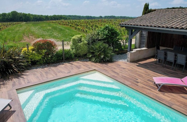 Heated pool, House in the heart of the vineyards