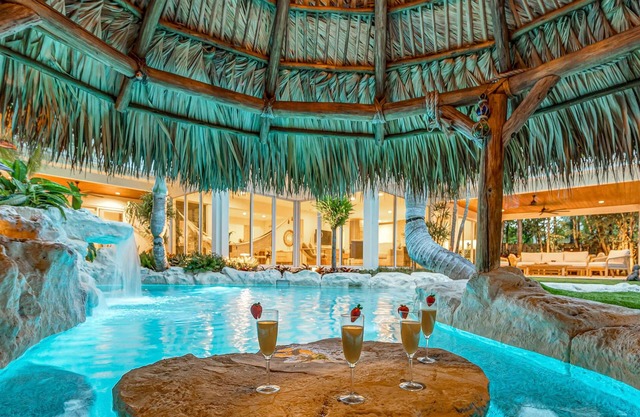 Heated pool/Lush Tropical Surrounding/Castaway Key/RESlDENCES