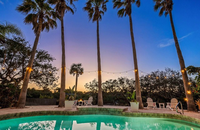 Heated Pool/Steps to Private Beach/Fire Pit/Kayaks