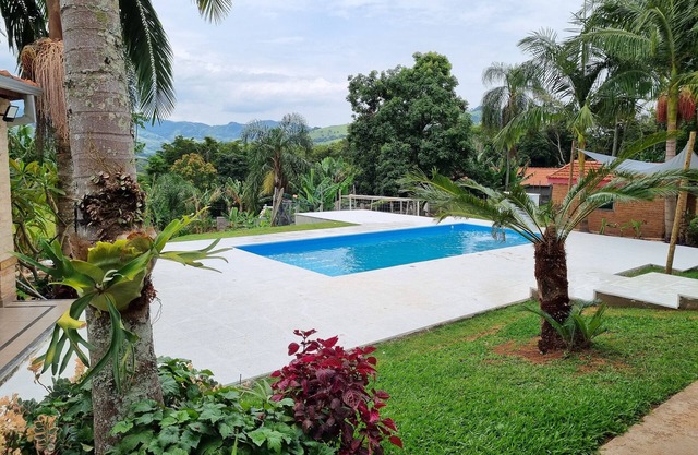 Heated Pool, Waterfall, 4 Bedrooms, 120km from SP, near Monte Verde