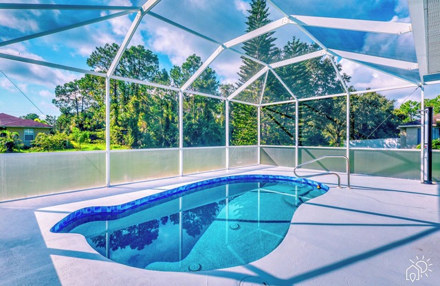 Heated SALT Pool - 3bd - Sunny