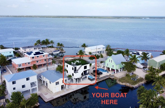🐠 HEATED SWIM SPA/OPEN WATER VIEWS/BOAT DOCK/LUXURIOUS/ BUILT IN 2023🐬