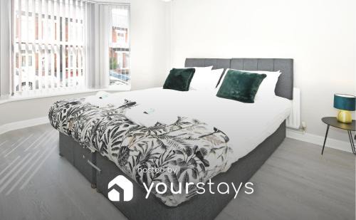 Heathfield House by YourStays - Four Bedroom House in Crewe