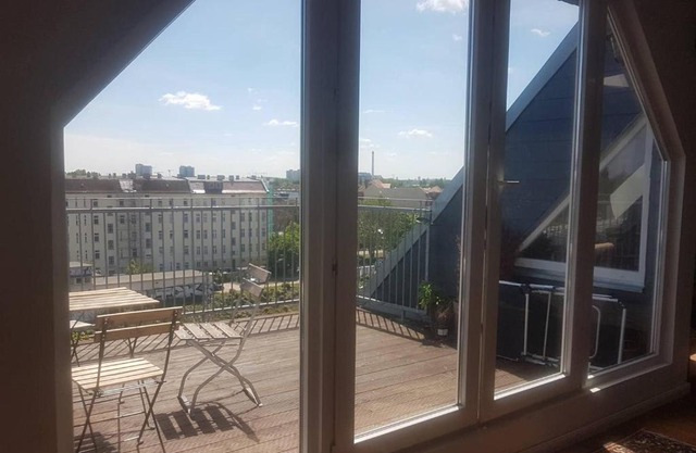 Helle Dachgeschosswohnung für 8 Personen in zentraler Lage