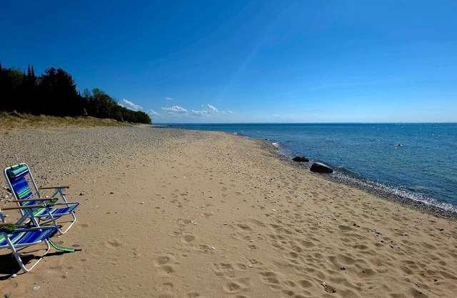 Hemlock Cottage - Good Hart with Lake Michigan access!