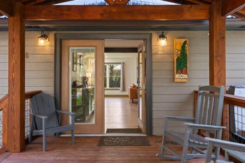 Hemlock Haven - Fall Creek Falls Escape -Sleeps 16