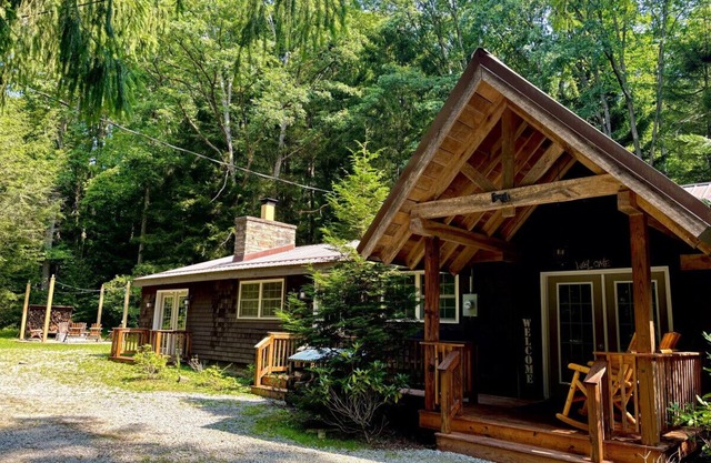 Hemlock Lodge · Hot Tub< Fire Pit & Game Room
