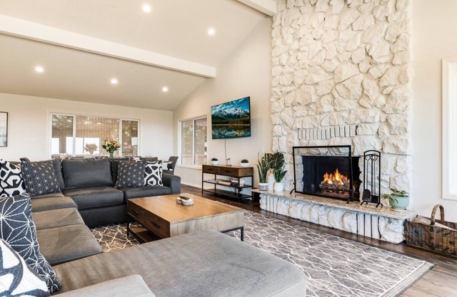 Henry's Hideout - Four King Bedroom Home Overlooking World Class Vineyards