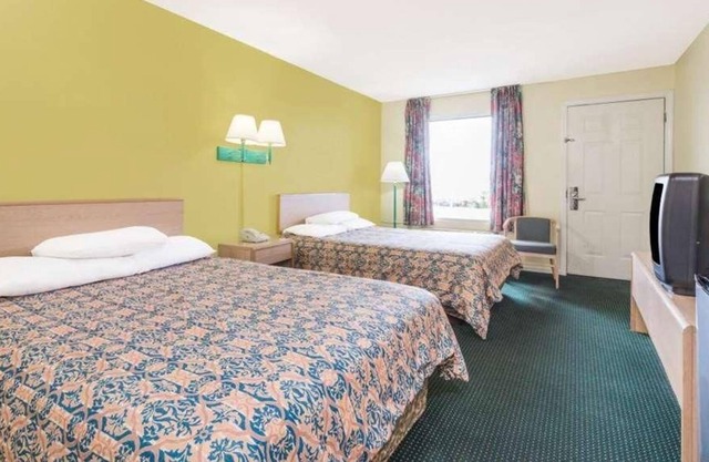 Here's Something Exciting! Pet-friendly, Free Parking, WiFi