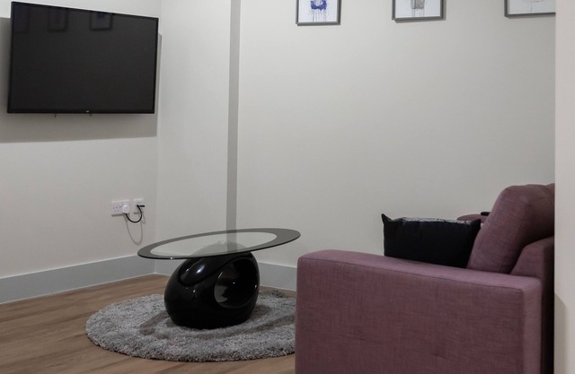 HEREFORD CITY CENTRE – Apartment 7: Stylish Studio in City Centre, Sleeps 2