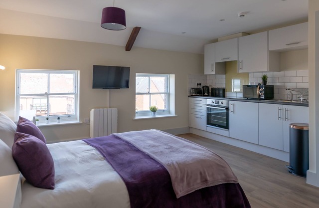 HEREFORD CITY CENTRE – Apartment 10: Modern 1-Bed in City Centre, Sleeps 2