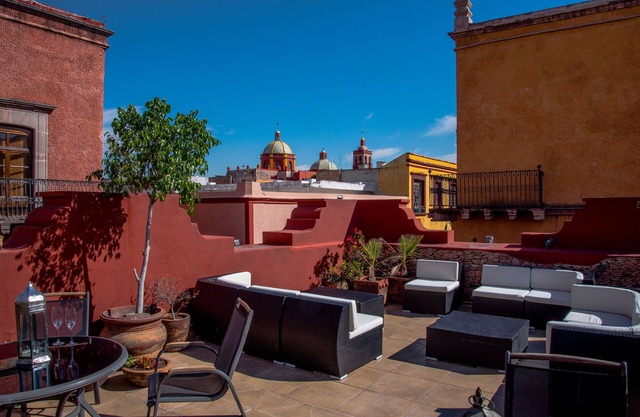 HERMOSA CASA EN EL CENTRO HISTORICO DE QUERETARO CON 6 HABITACIONES