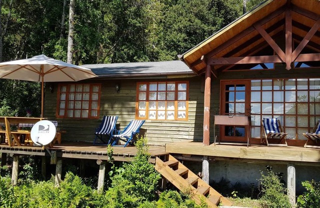 Hermosa casa con orilla de lago Caburgua