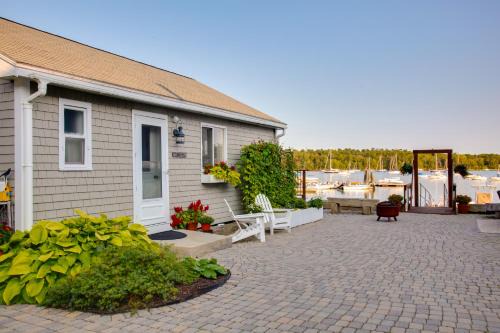 Heron Cottage on Casco Bay with Deck and Boat Dock!