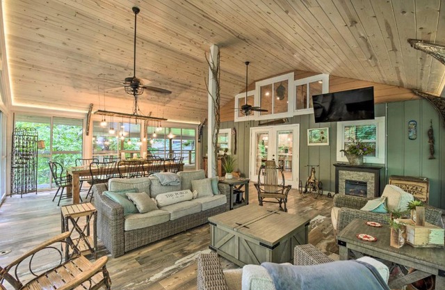 Hiawassee Getaway with Hot Tub, Deck and Lake Access!