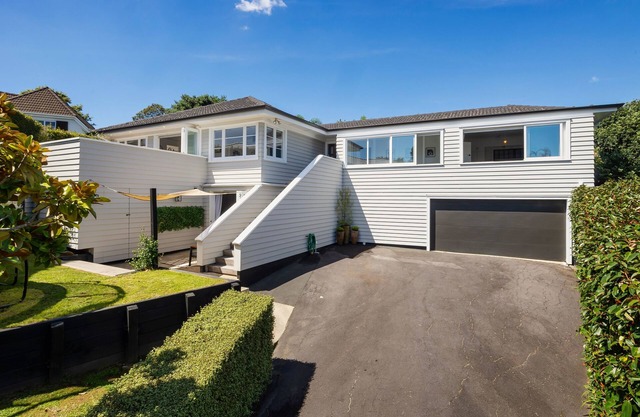 Hidden Oasis in Vibrant Beach Suburb. Newly Renovated!